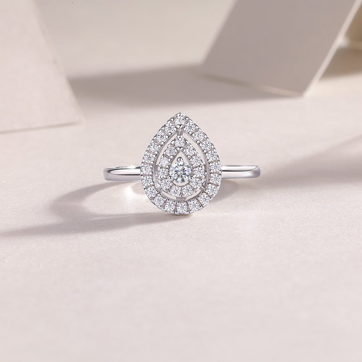 Round cut Moissanite stone