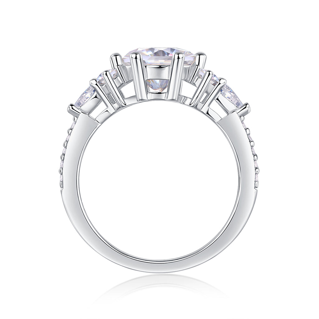 Brilliant round cut Moissanite