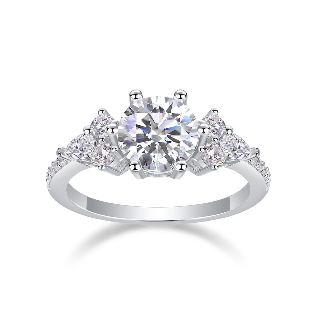 Brilliant round cut Moissanite