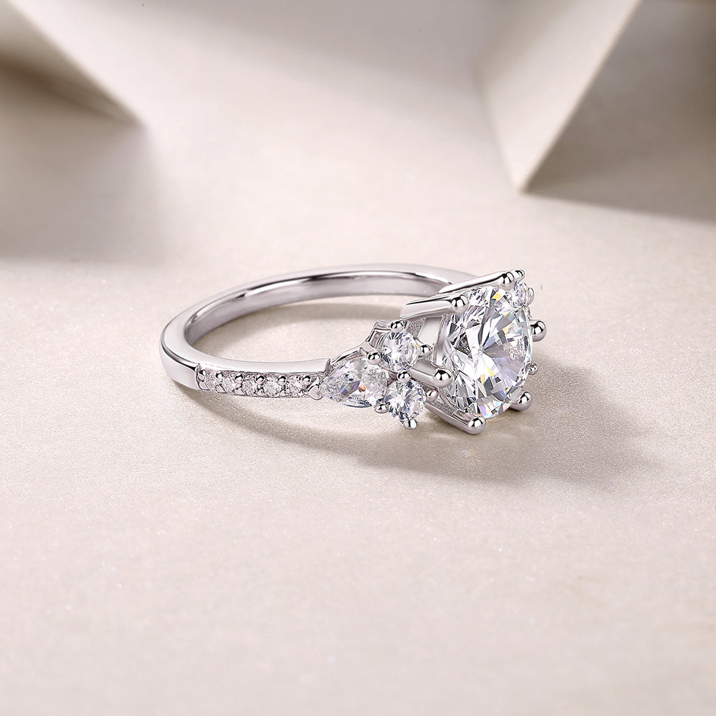 Brilliant round cut Moissanite